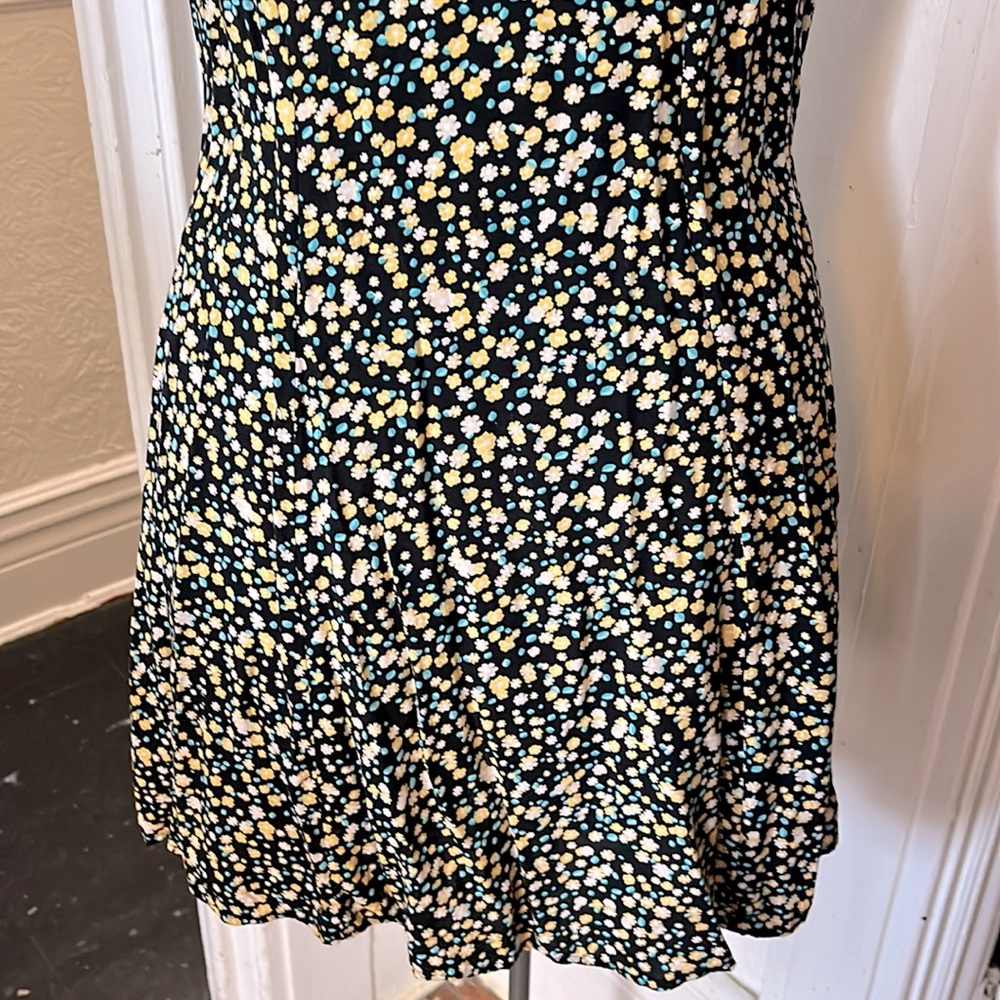 Forever 21 Ditsy Floral Summer Mini Swing Dress with Back Piece, size Medium - Picture 4 of 12